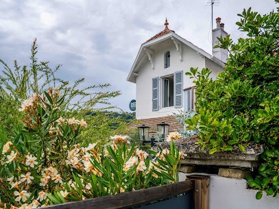 Logis Hostellerie Du Neez, Hôtel à Gan