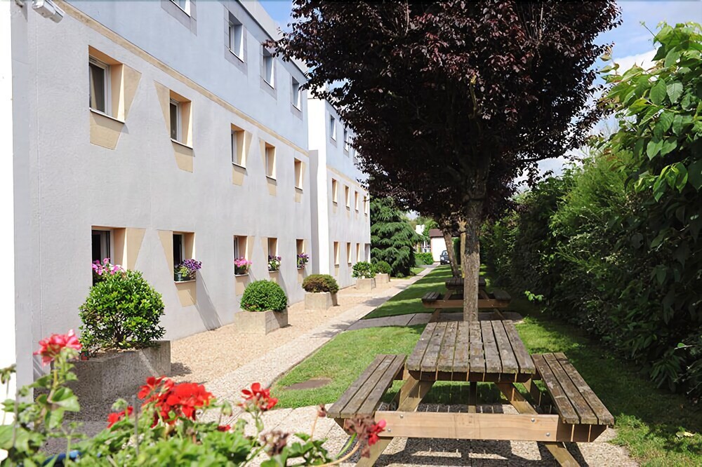 CRYSTAL HOTEL, Hôtel à Claye-Souilly