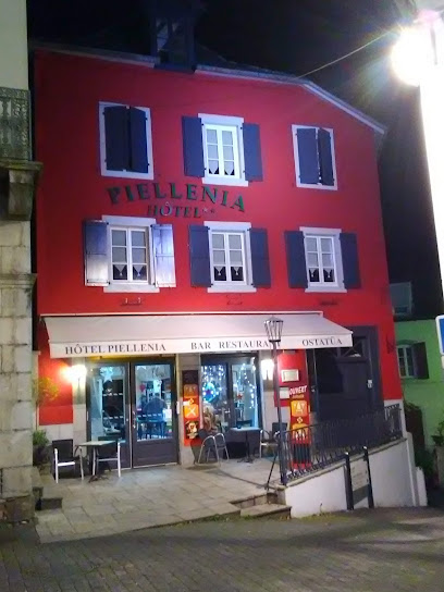 Hôtel Café Restaurant Piellenia Hôtel à Tardets-Sorholus