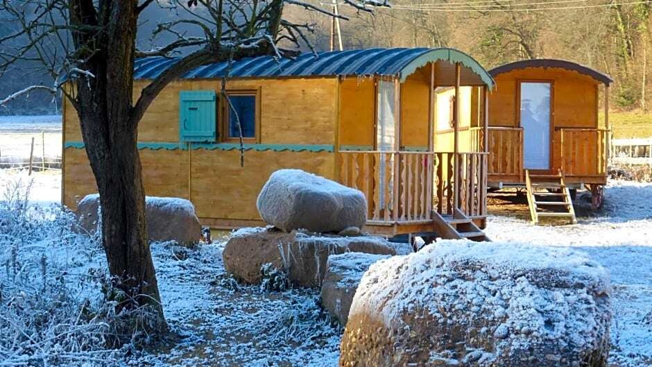 Roulottes Django Et Bella, Hôtel à Gueberschwihr