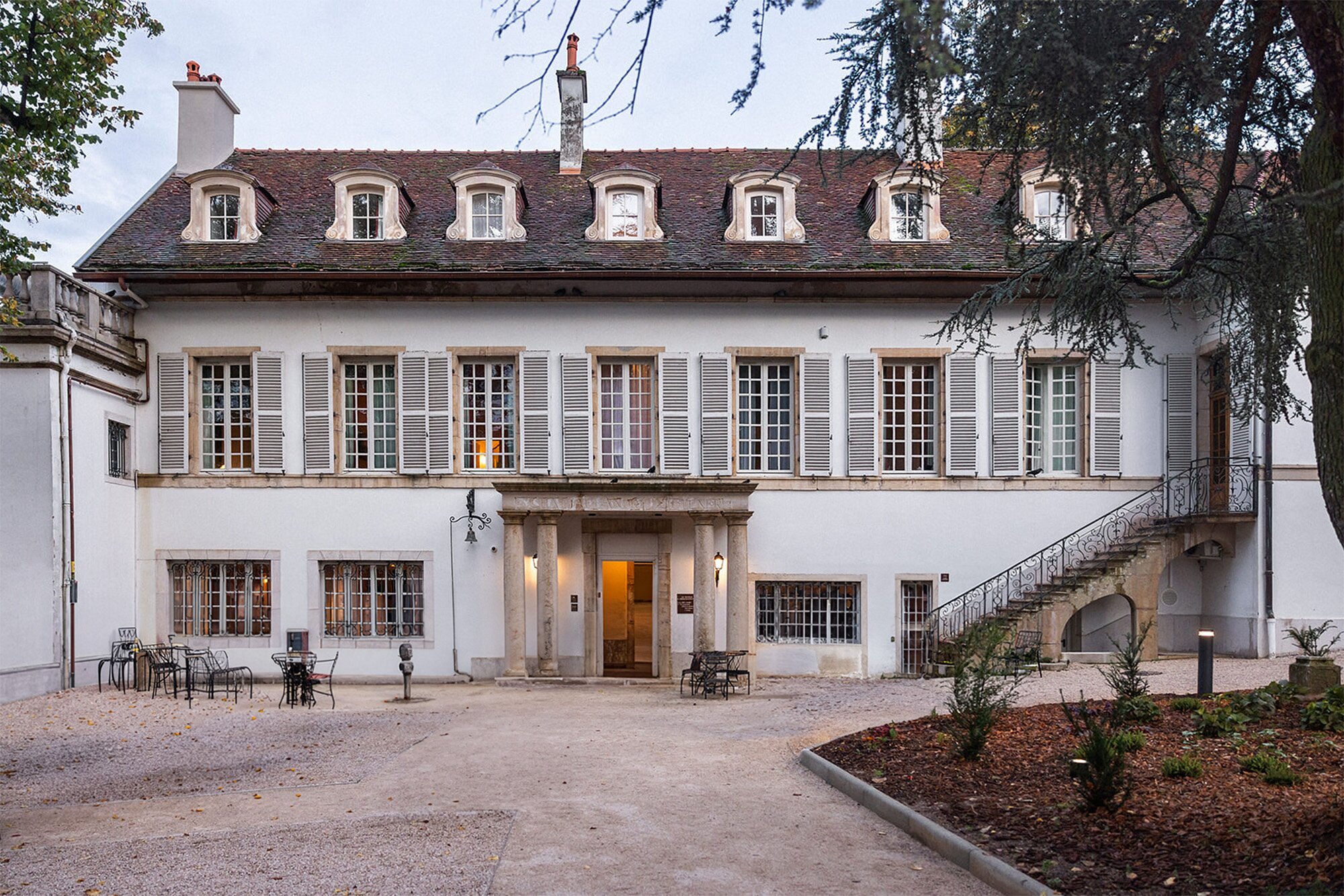 Hôtel Bellevigne Bourgogne L Restaurant L Cave & Spa, Hôtel à Chambolle-Musigny