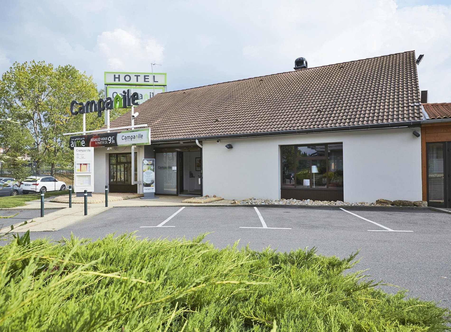 Hotel Restaurant Campanile Saint Etienne Villars, Hôtel à Villars