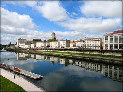 Comptoir Des Latitudes - Hôtel Du Centre, Hôtel à Saintes