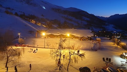 Hotel Le Cheval Noir, Hôtel à Saint François Longchamp