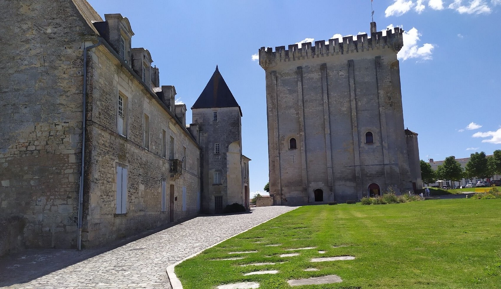 CHAMBRE BALCON, Hôtel à Pons