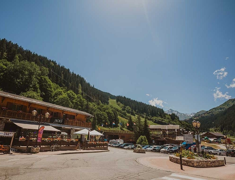 Hôtel Les Grangettes, Hôtel aux Allues