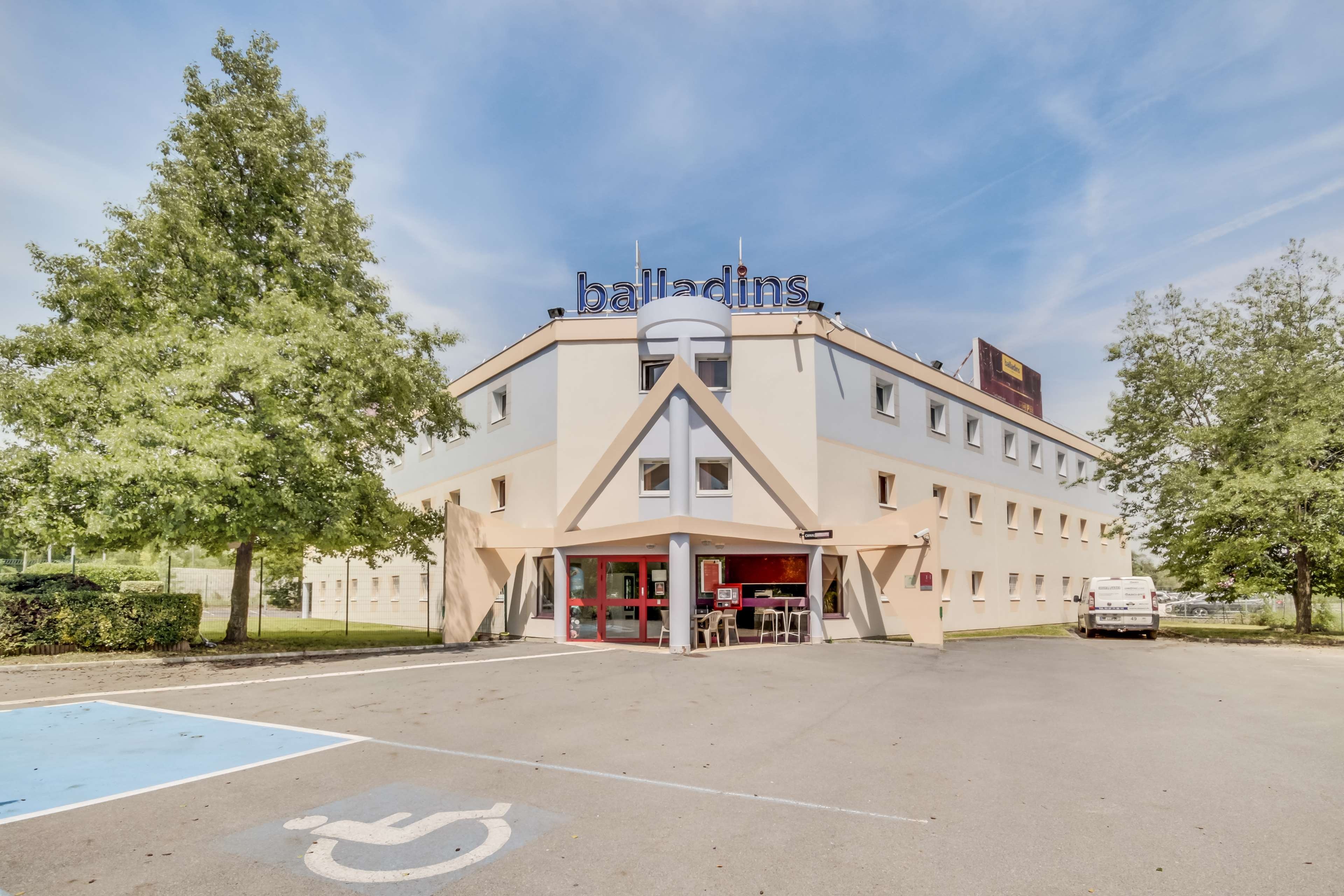 Hôtel & Résidence Esbly Marne La Vallée, Hôtel à Isles-lès-Villenoy