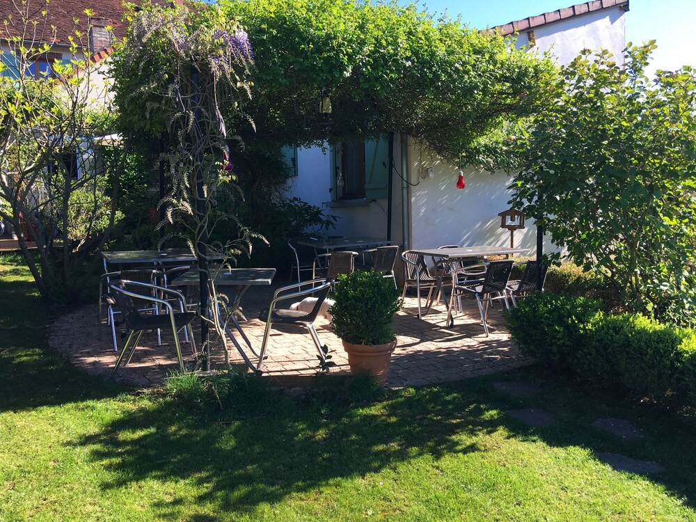 The Lake House, Hôtel à Éguzon-Chantôme