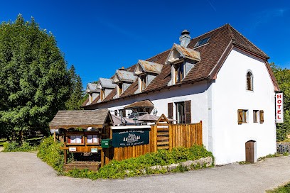 Auberge De La Rivière · Hotel Restaurant Haut-Jura, Hôtel à Foncine-le-Haut