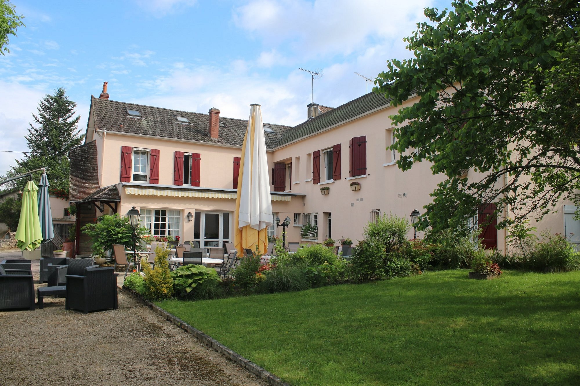 Logis Hôtel Les Fleurs, Hôtel à Pontaubert