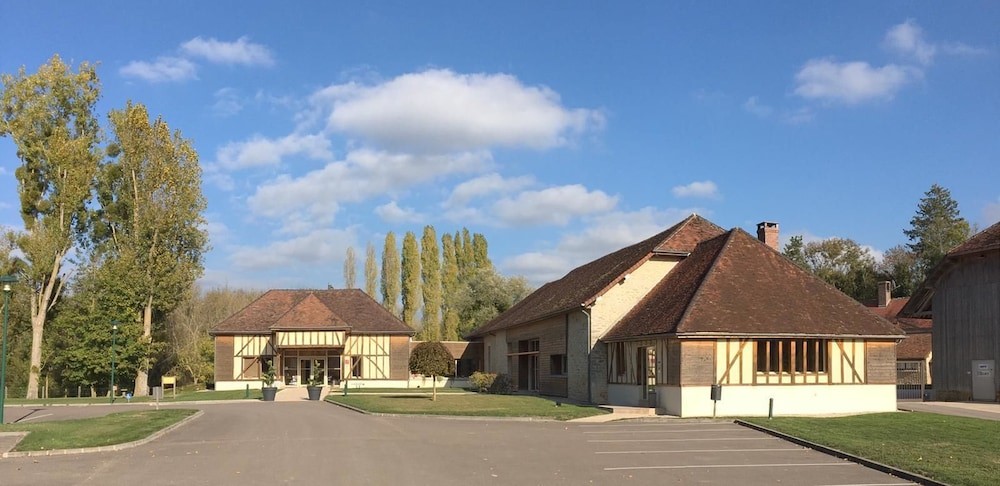 Logis Hôtel Domaine de Foolz, Hôtel à Bourguignons