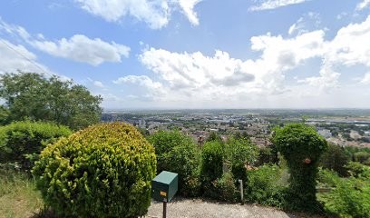 Sci Centrale De Montluel, Hôtel à Montluel