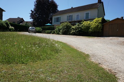 Le Tulipier de La Serre chambre d'hôtes, Hôtel à Saint-Yrieix-la-Perche